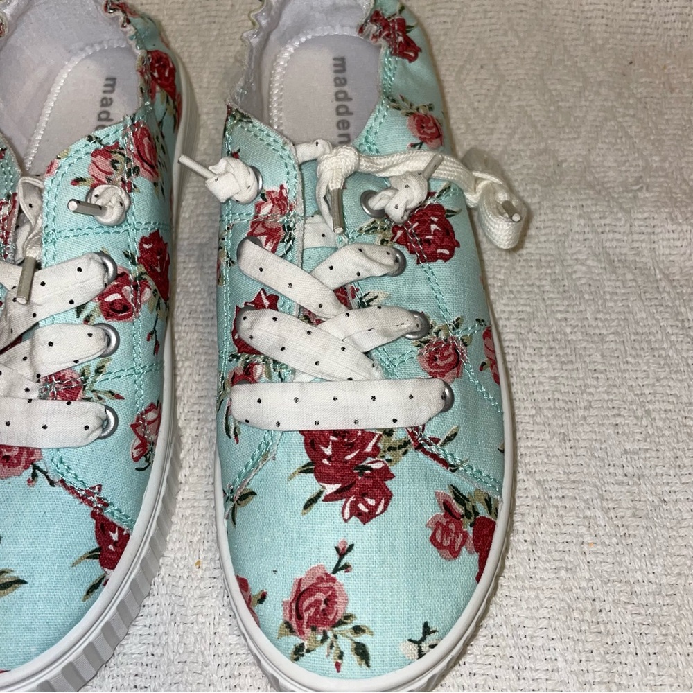 Madden Merisa  Light Blue Floral Elastic Polka Dot Pre-Tied Sneakers Shoes 6 1/2 - Picture 8 of 11